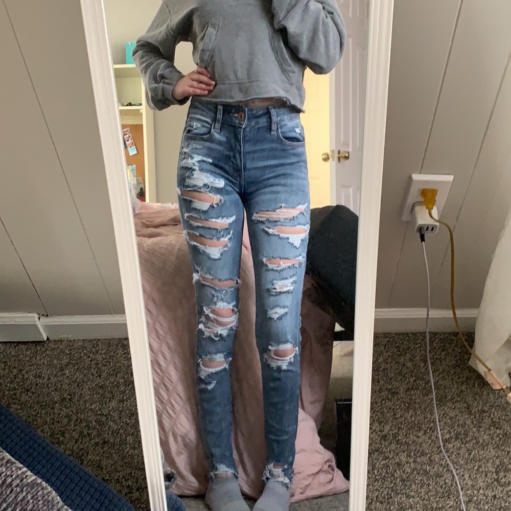 AMERICAN EAGLE ripped jeans
